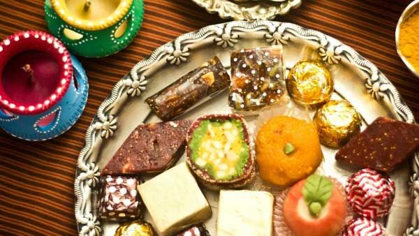 Health tips: దీపావళికి ఇష్టమైన స్వీట్లు తినాలనుకుంటున్నారా? అయితే ముందు ఈ విషయాలు గుర్తుపెట్టుకోండి!!