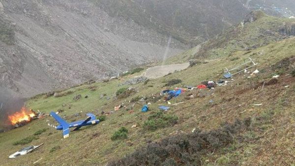 కేదార్‌నాథ్‌లో కుప్పకూలిన హెలికాప్టర్: ఇద్దరు పైలెట్లతోపాటు ఆరుగురు యాత్రికుల మృతి