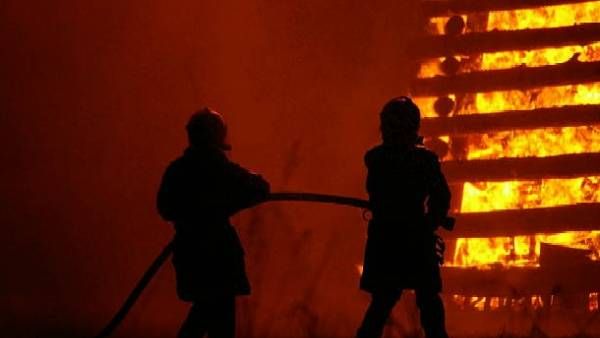 కుప్పంలో ఈ కామర్స్ గోడౌన్‌లో ప్రమాదం: రూ.10 లక్షల ఆస్తి నష్టం