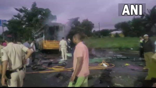 ఘోర ప్రమాదం: మంటల్లో బస్సు దగ్ధం - పలువురు దుర్మరణం