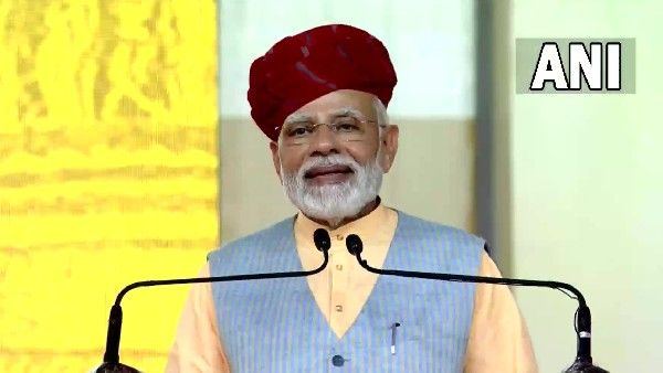 దేశంలో తొలి సంపూర్ణ సోలార్ గ్రామంగా ‘మొధేరా’ను ప్రకటించిన ప్రధాని మోడీ