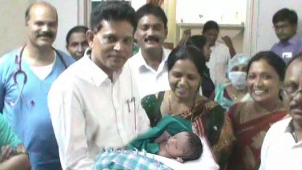 సర్కారీ దవాఖానలో కలెక్టరమ్మ డెలివరీ.. తల్లీ బిడ్డ సేఫ్, ఎక్కడంటే..?