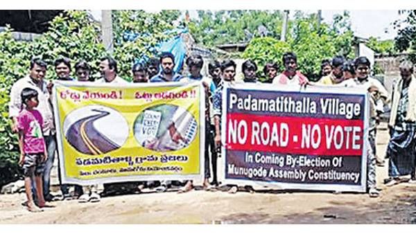 మునుగోడులో అభ్యర్థులకు ఓటర్ల షాక్.. గ్రామాల్లో బ్యానర్లతో ఎటాక్, తగ్గేదేలే!!