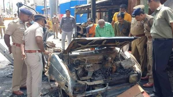 Car blas: కారులో ఏముంది ?, ముందుగానే షాక్ ఇచ్చిన ఎన్ఐఏ, మాచేతికి ఇచ్చేయండి !