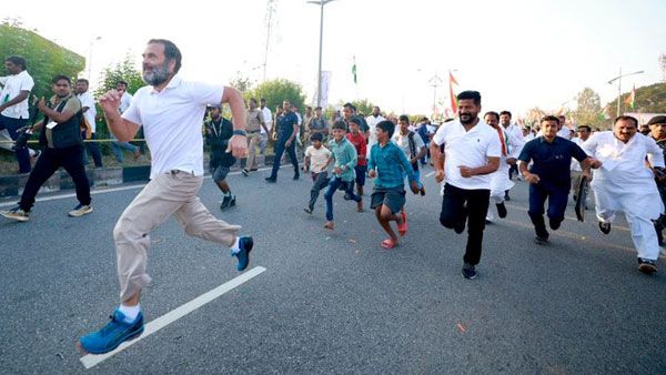 రేవంత్ ను పరుగులు పెట్టించిన రాహుల్ గాంధీ..!!