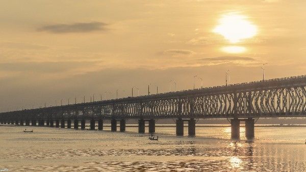 రాజమండ్రి రోడ్ కం రైల్ బ్రిడ్జి క్లోజ్-అమరావతి పాదయాత్ర ఆపేందుకేనన్న టీడీపీ-హడావిడి వెనుక ?