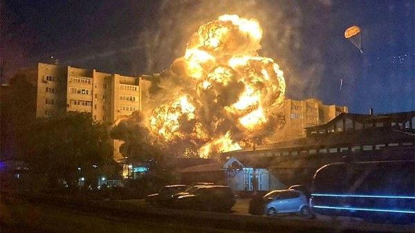 రష్యాలో కూలిన యుద్ద విమానం, ఇద్దరు మృతి