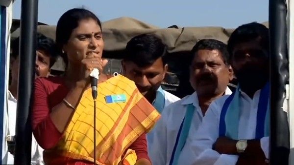 కేసీఆర్ ను మళ్ళీ నమ్మితే తెలంగాణానే అమ్మేస్తాడు: విరుచుకుపడిన వైఎస్ షర్మిల!!