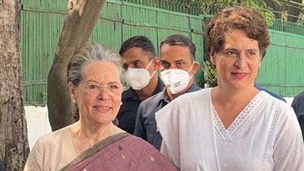 హైదరాబాద్ కు సోనియా - ప్రియాంక: రాహుల్ యాత్ర - మునుగోడు బై పోల్..!!