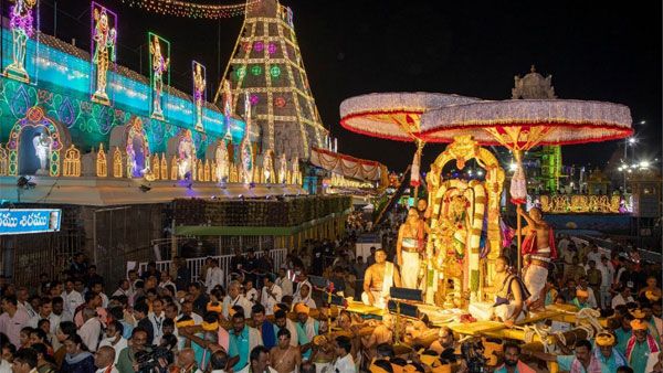 Tirumala: అశ్వవాహనంపై అఖిలాండకోటి బ్రహ్మాండనాయకుడు, శ్రీవారి దర్శనభాగ్యం, గోవిందా గోవింద!