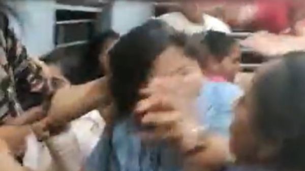 Viral Video: వామ్మో.. ఎందీలొల్లి.. రైలులో సీటు కోసం రక్తమొచ్చేలా కొట్టుకున్న మహిళలు..