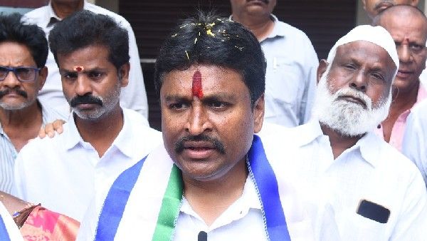 వర్ల రామయ్య ఇంటికి మాజీ మంత్రి వెల్లంపల్లి శ్రీనివాస్..!!