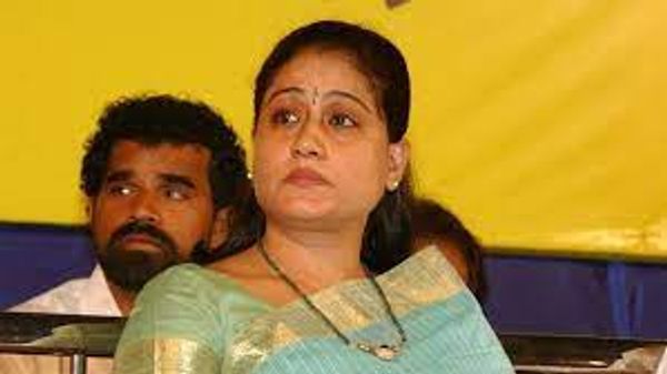 బెకార్ రాష్ట్ర సమితి..? బీఆర్ఎస్‌పై రాములమ్మ నిప్పులు, మరీ తెలంగాణ