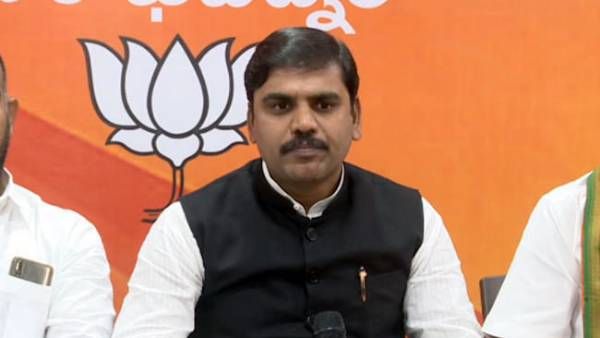 కేసీఆర్! క్షమాపణలు చెప్పాకే ఏపీలో అడుగుపెట్టు: బీఆర్ఎస్‌పై బీజేపీ నేత సెటైర్లు