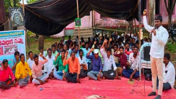 సీఎస్ సోమేశ్ కుమార్‌తో వీఆర్ఏల చర్చలు సఫలం: రేపట్నుంచి విధుల్లోకి