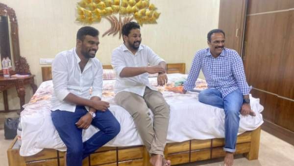 వంగవీటి రాధాతో పరిటాల శ్రీరామ్ భేటీ