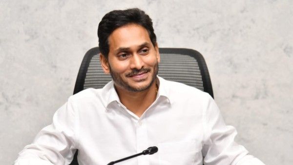 'స్పందన' స్ధానంలో మరో కొత్త వ్యవస్ధ ! జనం సంతృప్తే ప్రయారిటీ-జగన్ కీలక ఆదేశాలు