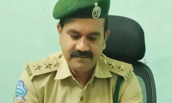 దారుణం: కత్తితో పోడుభూముల సాగుదారుల దాడి, అటవీశాఖ అధికారి మృతి