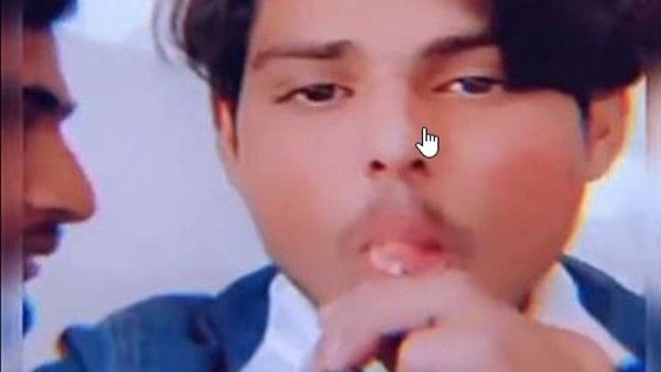 ఐ లవ్ యూ అంటూ క్లాస్ రూంలోనే టీచర్‌కు విద్యార్థుల వేధింపులు (వీడియో)