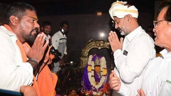 బండి సంజయ్ ప్రజాసంగ్రామ యాత్ర ప్రారంభం: షర్మిలపై దాడి ఖండన, రేపే భైంసా సభ