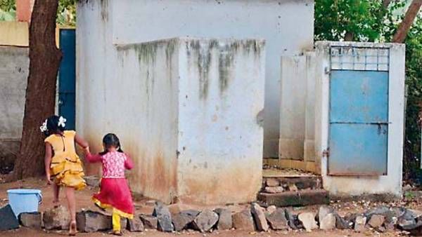 21 శాతం స్కూళ్లలో మరుగుదొడ్లు లేవు, ప్రైవేట్ స్కూల్సే బెటర్, ఇదీ డేటా..