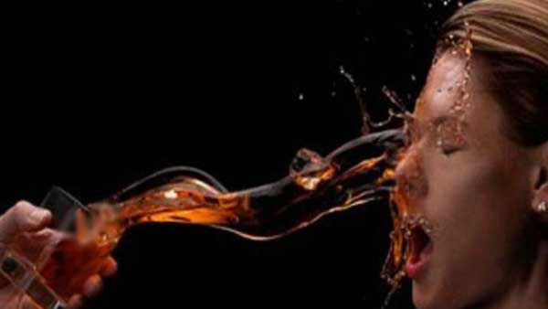 Doubt: రాత్రి సీక్రేట్ గా భార్య చాటింగ్, గార్మెంట్స్ యజమానికి ముందే డౌట్, మీద యాసిడో పోసి?