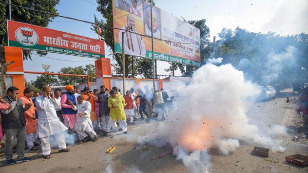ఏడు ఉపన్నికల్లో నాలుగు కీలక స్థానాల్లో గెలిచిన బీజేపీ: తెలంగాణలో ఆశించని ఫలితం