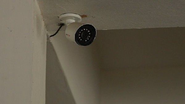 Viral Video: సీసీ కెమెరాలు ఎత్తుకెళ్తున్న దొంగలు.. ఎత్తుకెళ్లింది ఎవరో తెలిస్తే షాక్ అవ్వాల్సిందే..