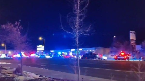 గే, లెస్బియన్ నైట్ క్లబ్‌లో పేలిన గన్..!!