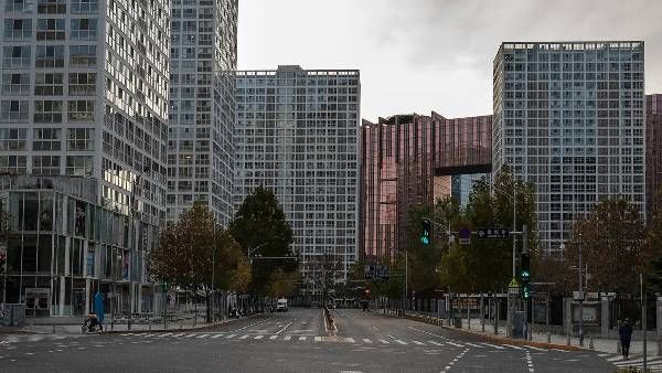 చైనాలో హైఅలర్ట్ - బహిరంగ ప్రదేశాలు క్లోజ్..!!