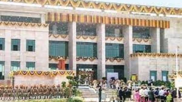 ఏపీ హైకోర్టు షాకులు- మమ్మల్నే తప్పుదోవ పట్టిస్తారా ? ఒకే రోజు రెండు కేసుల్లో ఫైన్లతో హెచ్చరికలు !