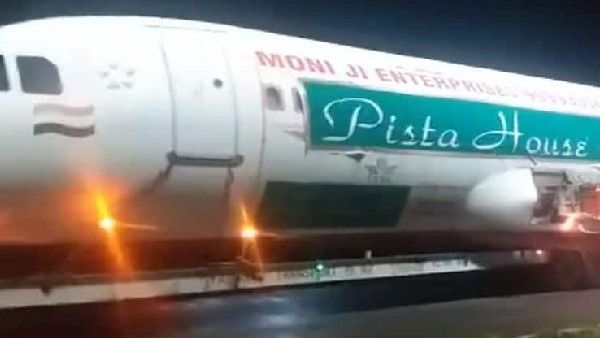 విమానంలో ‘పిస్తా హౌస్’: సరికొత్త అనుభూతి, హైదరాబాద్‌లోనే తొలి రెస్టారెంట్