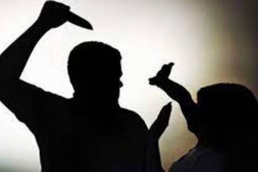 Student: స్కూల్ లో అందరిముందు హెడ్ మాస్టర్ పుర్రె పగలగొట్టిన ఇంటర్ విద్యార్థి !