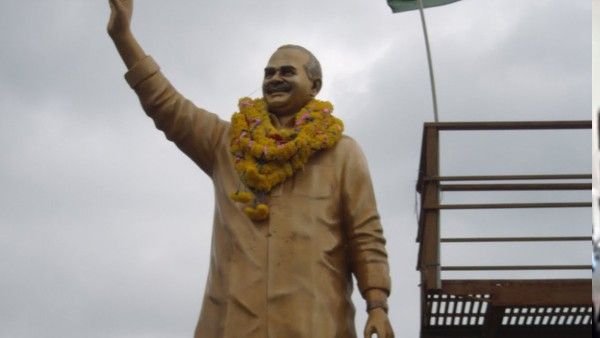 ఇప్పటంలో వైఎస్ఆర్ విగ్రహాం కూడా తొలగింపు, పవన్ పర్యటన తర్వాత..