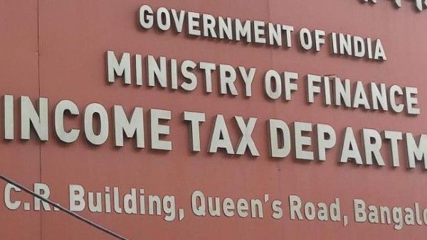 Lady leader: మాజీ ఎమ్మెల్సీకి షాక్ ఇచ్చిన ఐటీ శాఖ, అల్లుడు, పనివాళ్లను వదల్లేదు, ఎన్నికల టైమ్ లో !