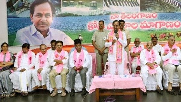 టీఆర్ఎస్‌లో కేసీఆర్ వ్యాఖ్యల కుదుపు... ఆ హెచ్చరికతో వాళ్లకు షాక్; అందరిలోనూ అంతర్మధనం!!