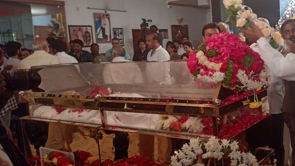 ప్రభుత్వ లాంఛనాలతో కృష్ణ అంత్యక్రియలు.. సూపర్‌స్టార్ కృష్ణ మృతిపట్ల స్పందించిన ఏపీ, తెలంగాణా గవర్నర్లు