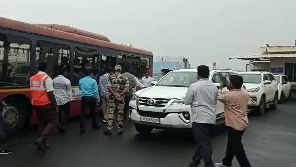 Mahesh Babu : విజయవాడకు మహేష్ బాబు- కృష్ణానదిలో సూపర్ స్టార్ కృష్ణ అస్తికల నిమజ్జనం..