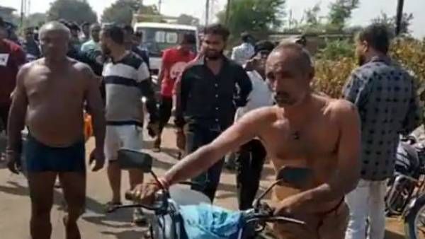 Viral video: చితకబాది అర్దనగ్నంగా ఊరేగింపు, వీడియోలు వైరల్, సీక్రేట్ గా స్కెచ్ !