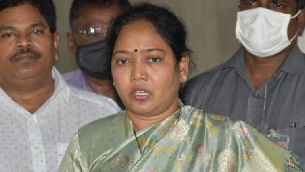 మేకతోటి సుచరిత రాజీనామా - అసలు కారణం అదేనా..!!