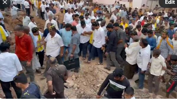 ఇప్పటంలో లోకేష్- ఇళ్లు కూలిన బాధితుల పరామర్శ-బాదుడే బాదుడు కార్యక్రమం