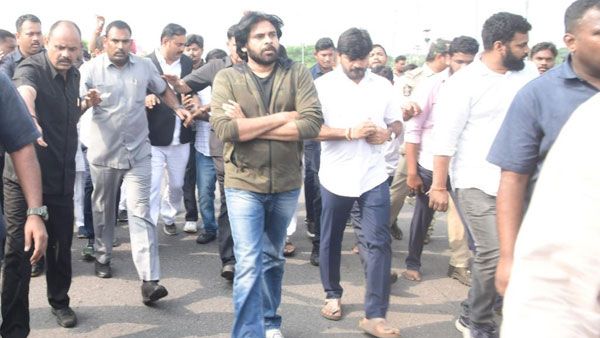 Pawan Kalyan : ఇప్పటంలో రోడ్డు విస్తరణా ? ఇడుపులపాయలో హైవే వేస్తామని పవన్ హెచ్చరిక