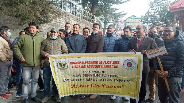 హిమాచల్ ప్రదేశ్ పోరు- బీజేపీకి సంకటంగా కాంగ్రెస్ సీపీఎస్ రద్దు హామీ-2.5 లక్షల ఓట్లు మరి..