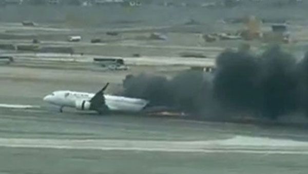 ఎయిర్‌పోర్టులో ఫైర్ ట్రక్కును ఢీకొట్టిన విమానం, ఇద్దరు మృతి, 60 మందికిపైగా గాయాలు