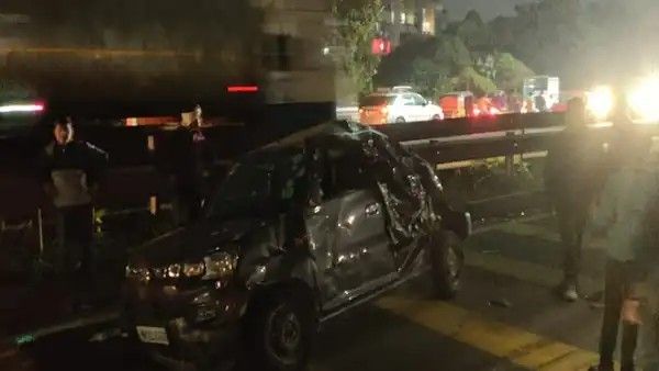 పుణె హైవేపై రోడ్డు ప్రమాదం.. 30 వాహనాలు ధ్వంసం