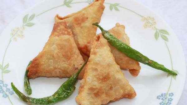 Street Food: మిర్చి, సమోసాలు తింటున్నారా.. అయితే మీరు ప్రమాదంలో పడినట్లే..!