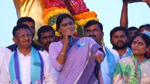 కేసీఆర్..కాంగ్రెస్ ఎమ్మెల్యేలను కొన్నదెవరు?మునుగోడులో ప్రజాస్వామ్యాన్ని మానభంగం చేసి చంపిందెవరు?:వైఎస్ షర్మిల