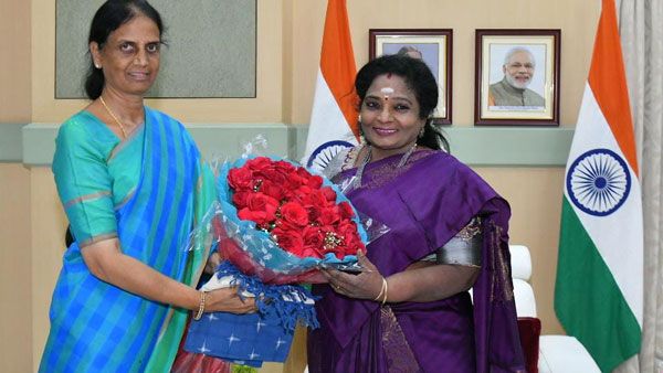 గవర్నర్ తమిళిసైతో మంత్రి సబితాఇంద్రారెడ్డి భేటీ.. యూనివర్సిటీల ఉమ్మడి నియామక బిల్లుపై చర్చలో జరిగిందిదే!!