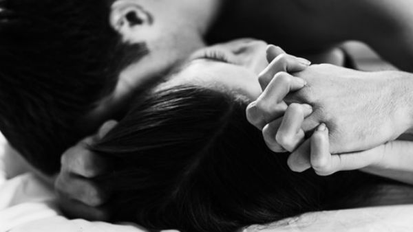 గర్ల్ ఫ్రెండ్‌తో ఆ పని చేస్తోండగా స్ట్రోక్, చనిపోయిన వృద్దుడు