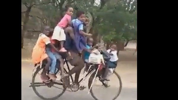 VIRAL VIDEO:సైకిల్ మీద 9 మంది చిన్నారులు.. మాములుగా లేదుగా.. వైరల్